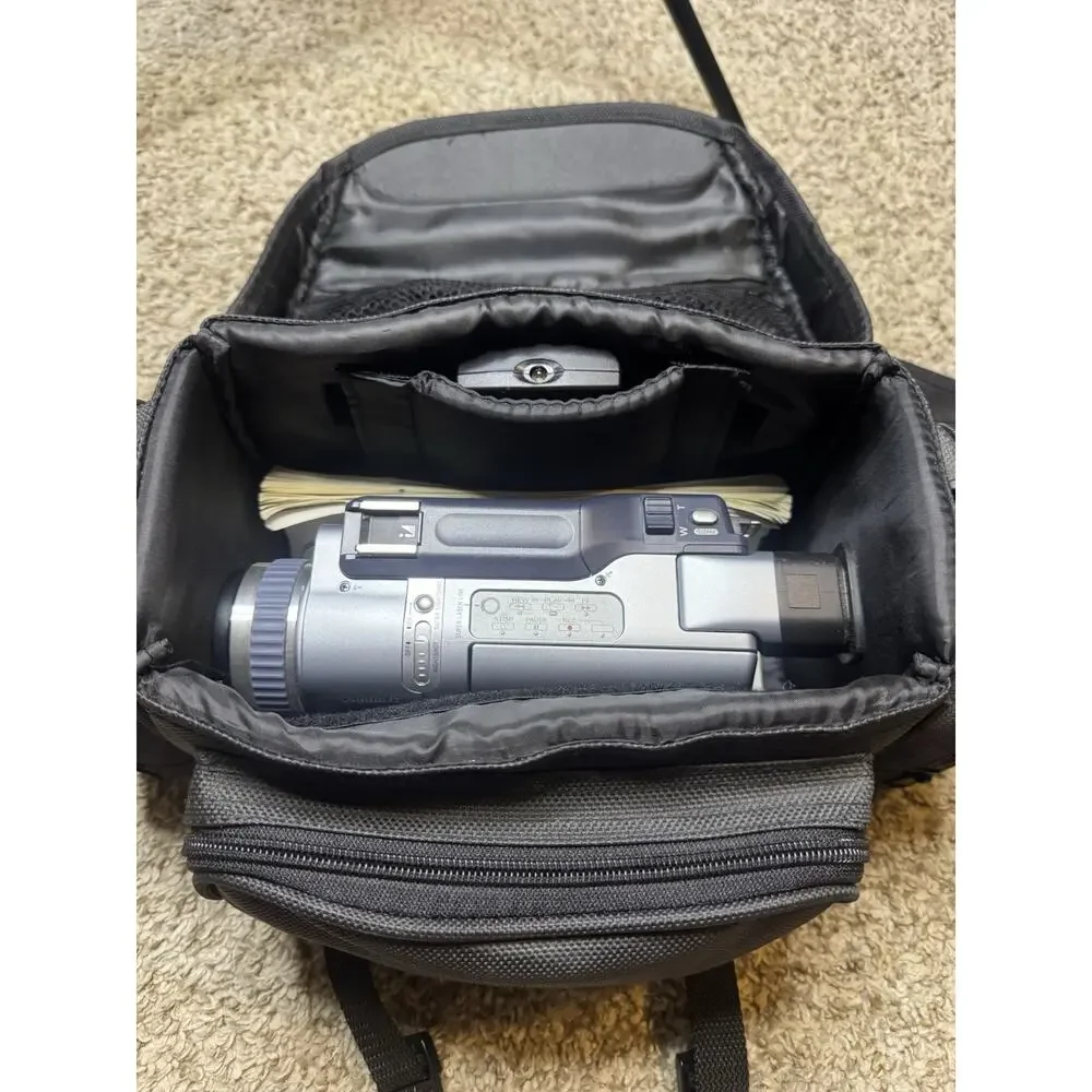 Sony DCR-TRV530 Digital8 Camcorder Complete Kit Tested Remote Light Bag